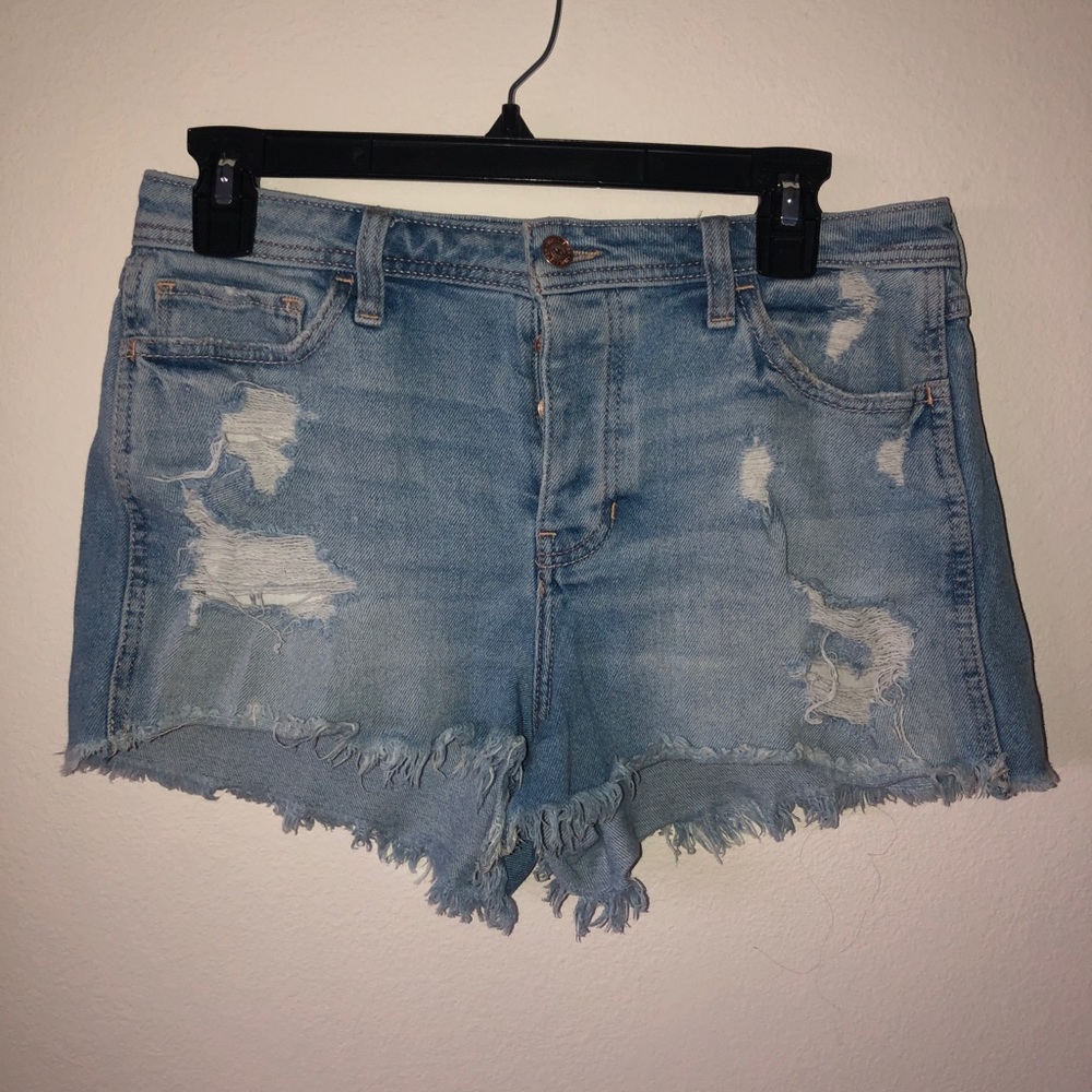 Hollisters jean shorts with rips size w29